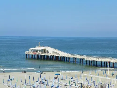 Hotel La Vela Lido di Camaiore Italy