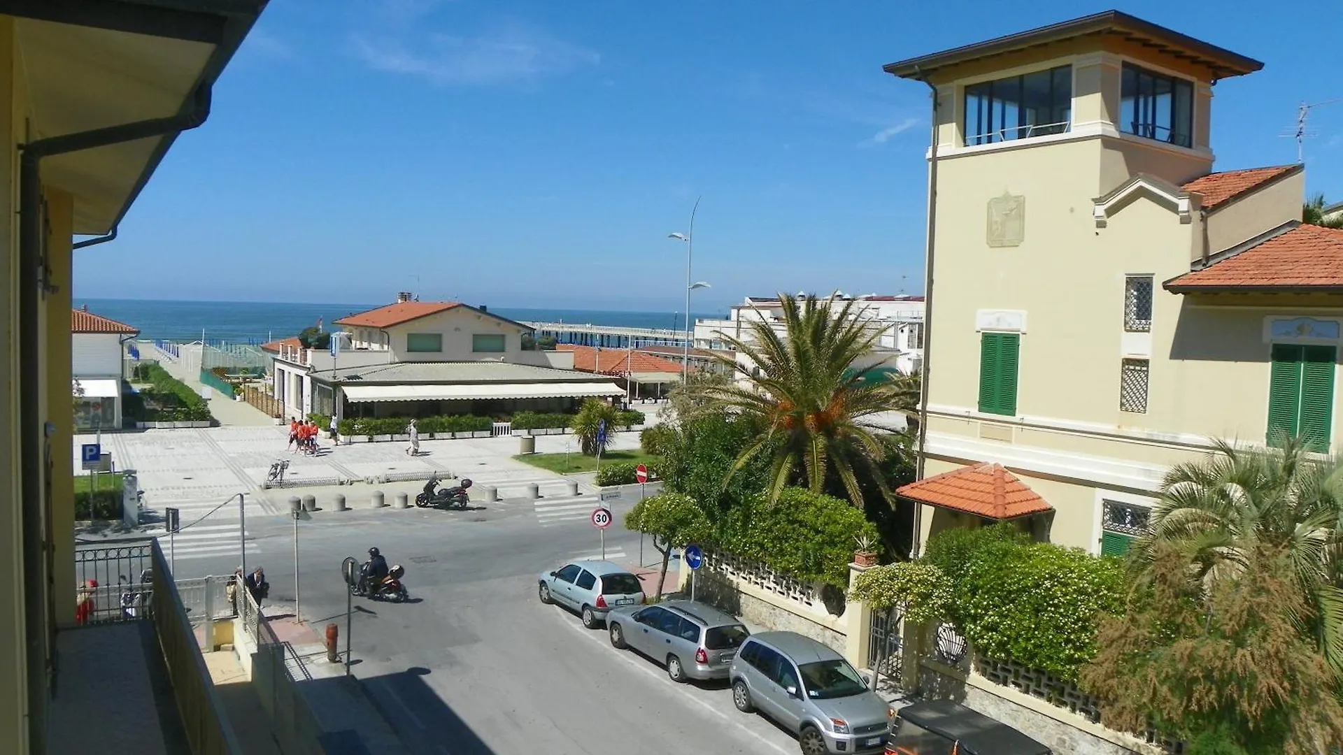 Hotel La Vela Lido di Camaiore Italy